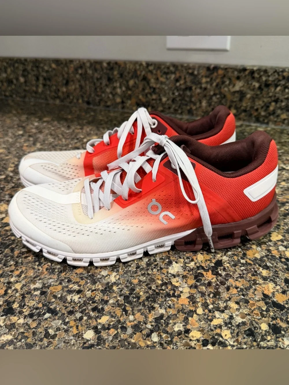 On Cloud Running Shoes in Red-White Gradient ladies 7